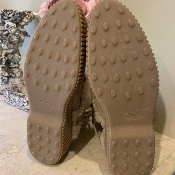 Tod’s Sheepskin Tobacco Oiled Suede Boot - Picture 9 of 11
